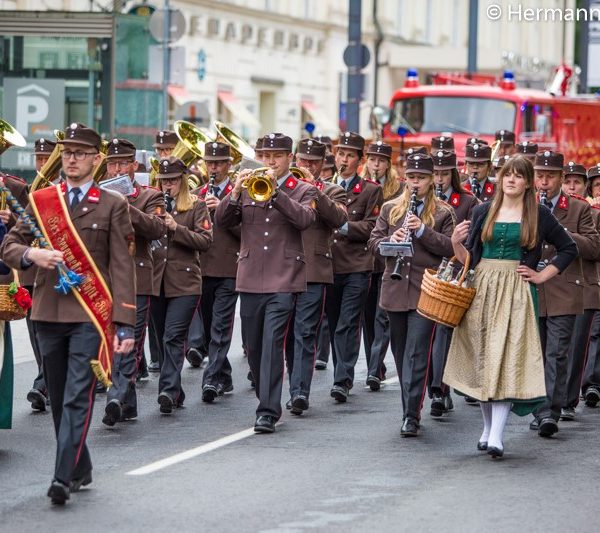 Festparade anlässlich „150 Jahre Oö. Landesfeuerwehrverband“